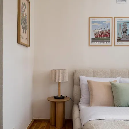 Saska Kepa Lavish By Bookinghost * Varşova