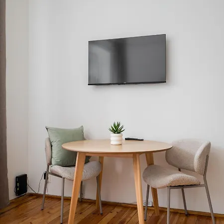 Saska Kepa Lavish By Bookinghost * Varşova