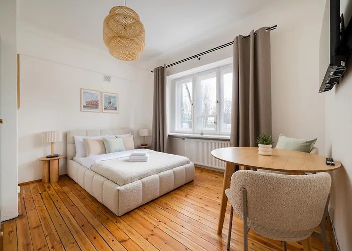 Saska Kepa Lavish By Bookinghost