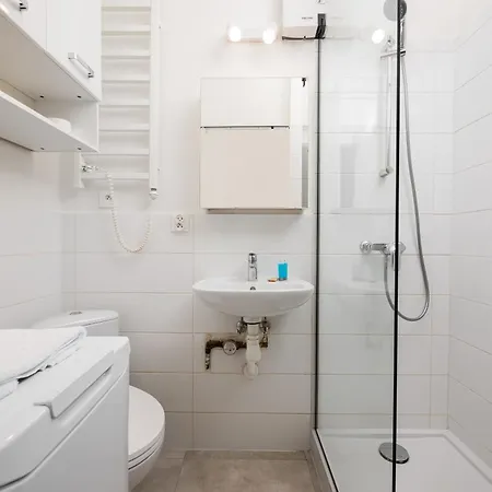 아파트 Saska Kepa Lavish By Bookinghost