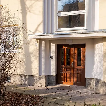 Saska Kepa Lavish By Bookinghost