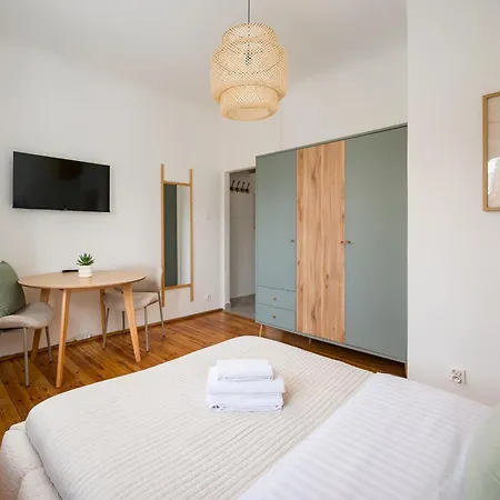 Saska Kepa Lavish By Bookinghost ワルシャワ