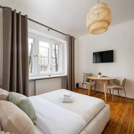 Saska Kepa Lavish By Bookinghost * Warsaw