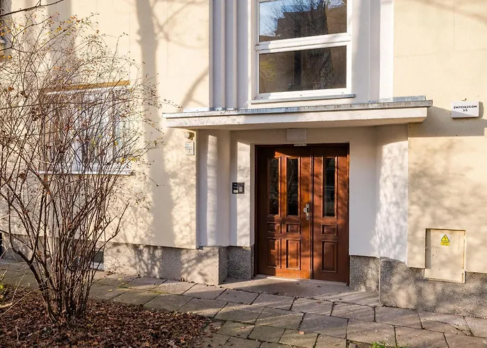 Saska Kepa Lavish By Bookinghost