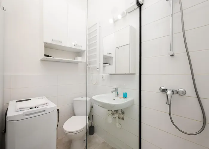 Saska Kepa Lavish By Bookinghost *