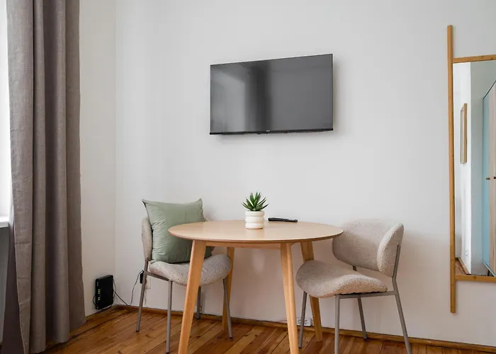 Saska Kepa Lavish By Bookinghost * 바르샤바