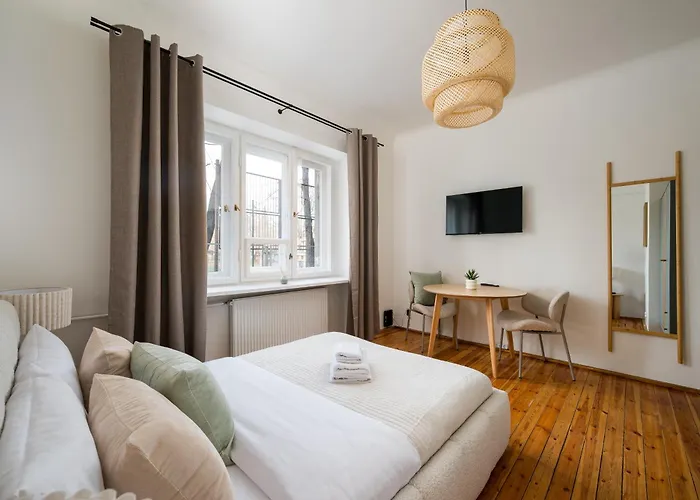 Saska Kepa Lavish By Bookinghost * 바르샤바